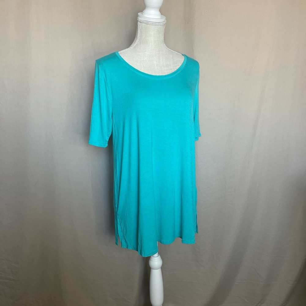 NWT Aqua-Colored Tee - size L